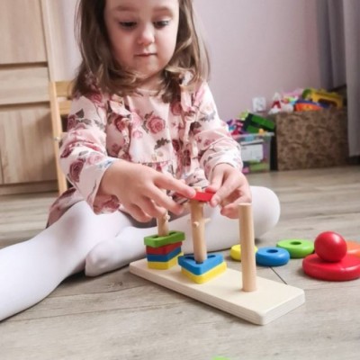 Επιτραπέζιο Ξύλινο Παιχνίδι με 3 Γεωμετρικά Σχήματα και Χρώματα Ουράνιου Τόξου για Παιδιά άνω των 12 Μηνών