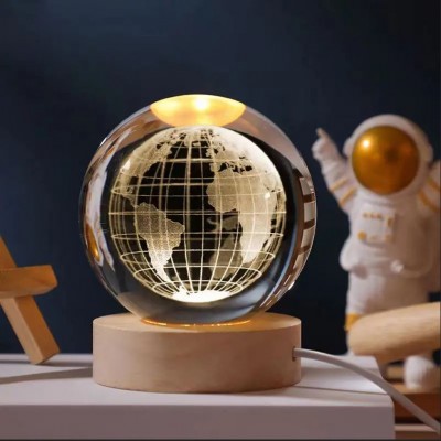 Φωτιστικό Κρυστάλλινη Σφαίρα Χαραγμένη Εσωτερικά με Λέιζερ -  Αιωρούμενος Αστροναύτης