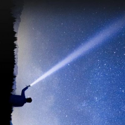 Επαγγελματικός Φακός Led 90Watt KLS-10009 με Εμβέλεια 1000 Μέτρα και Φωτεινότητα 10000LM