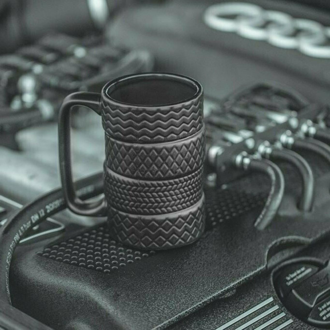 Τρισδιάστατη Κεραμική Κούπα Λάστιχα Μαύρη για Καφέ & Τσάι 450ml | Klikit.gr