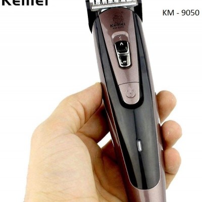 Επαναφορτιζόμενη Κουρευτική - Ξυριστική Μηχανή και Trimmer Kemei KM-1408