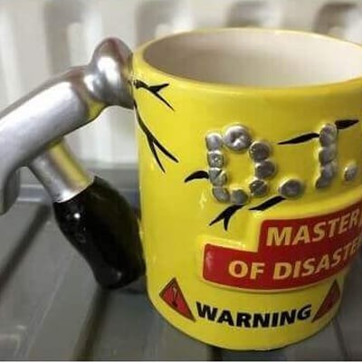 Κούπα με Λαβή σε Σχήμα Σφυριού - Master of Disaster Mug